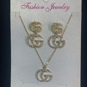 GG necklace set